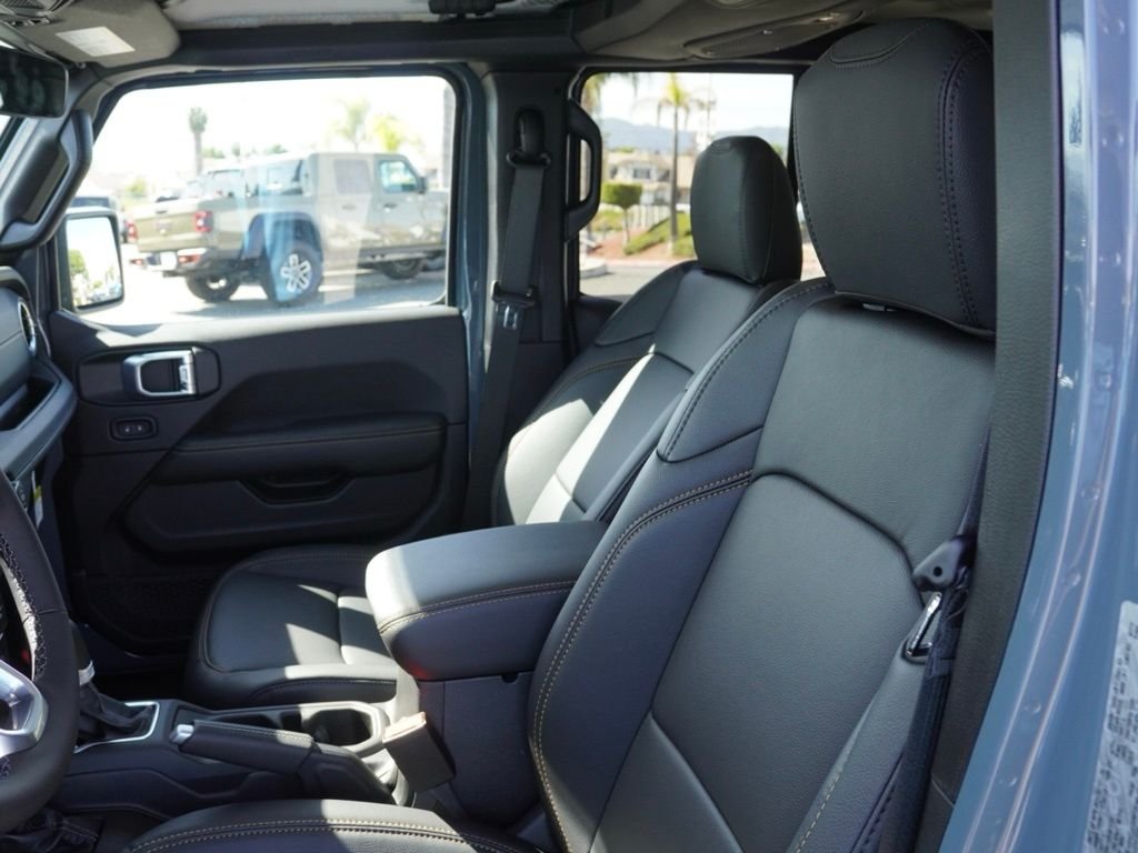 New 2026 Anvil Clear-Coat Exterior Paint Jeep Sahara image 15