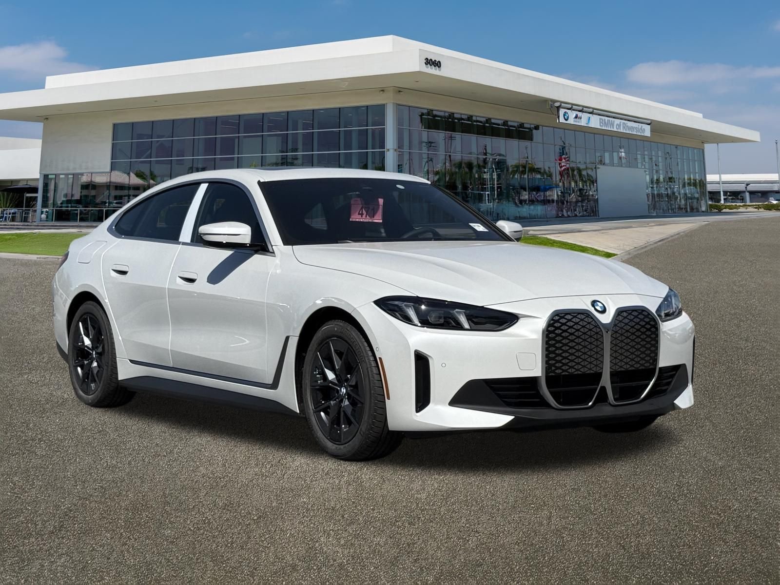 New 2026 Mineral White Metallic BMW eDrive40 image 2