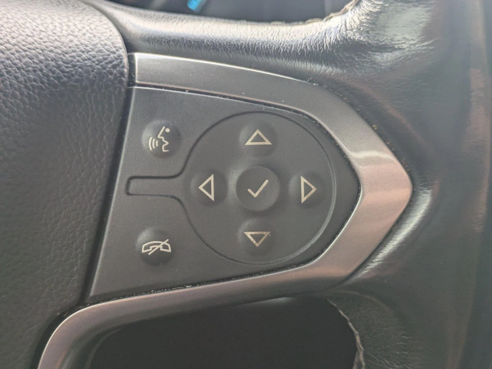 Used 2018 Satin Steel Metallic Chevrolet Premier image 31