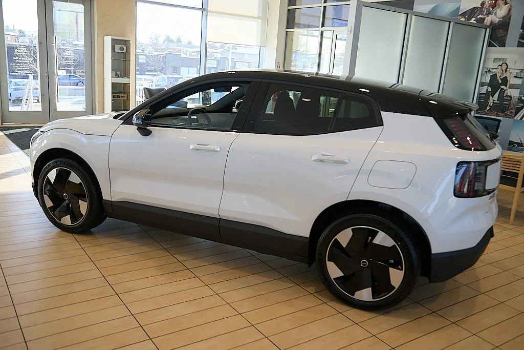New 2026 Crystal White Volvo Plus image 4