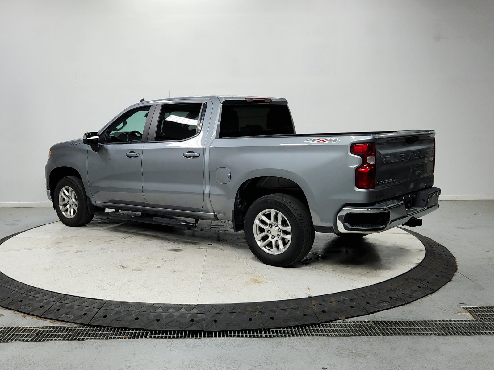Used 2023 Gray Chevrolet LT image 6