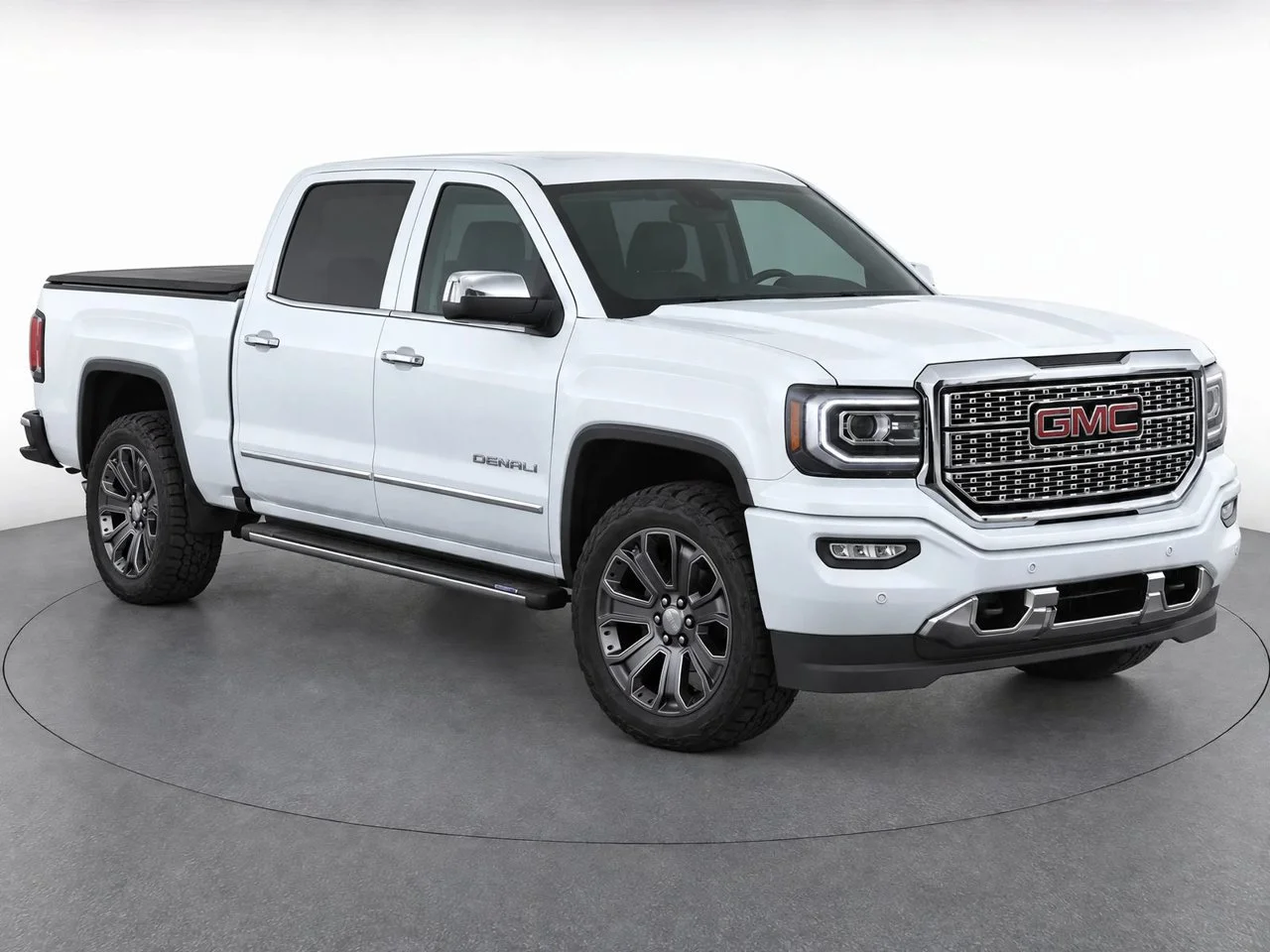 Used 2016 WHITE FROST TRICOAT GMC Denali image 2