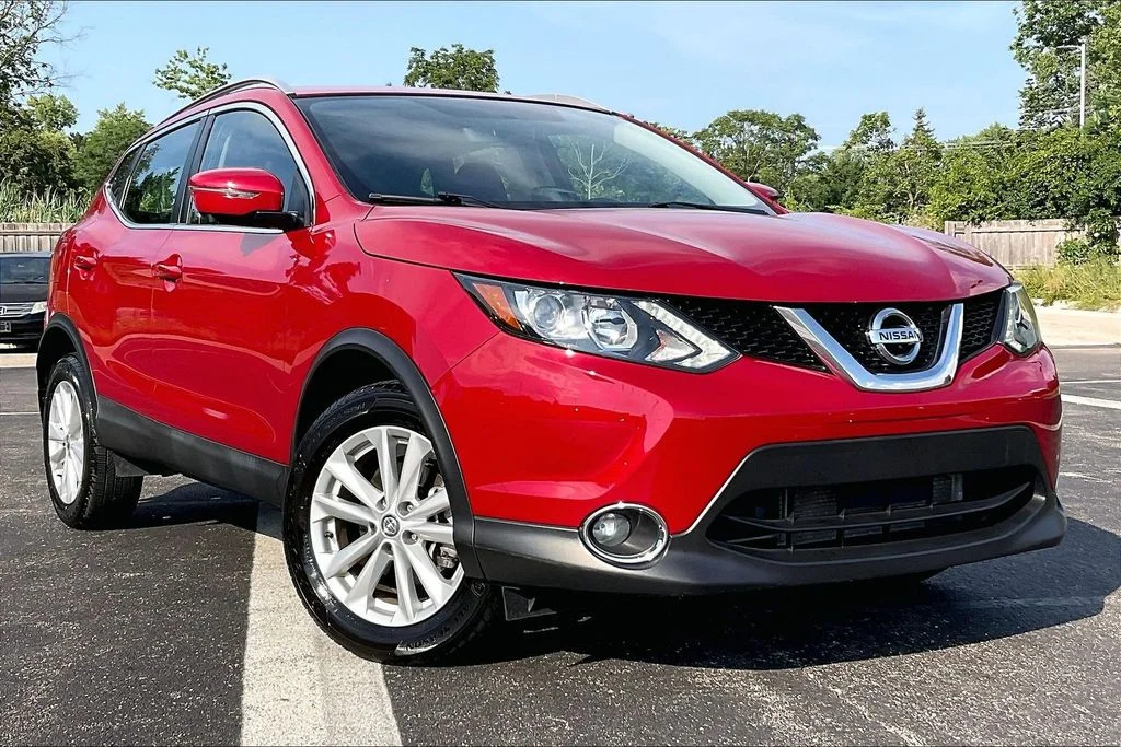 Used 2017 Red Nissan SV image 33