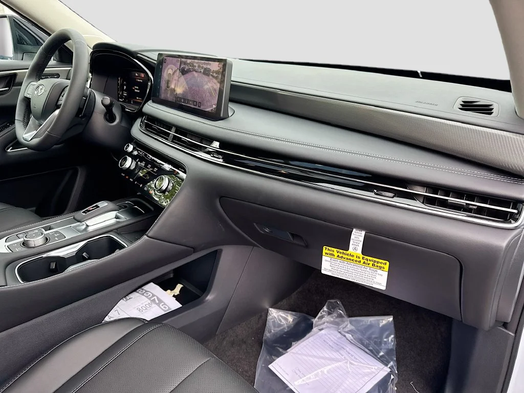 New 2027 RADIANT WHITE INFINITI Luxe FWD image 32