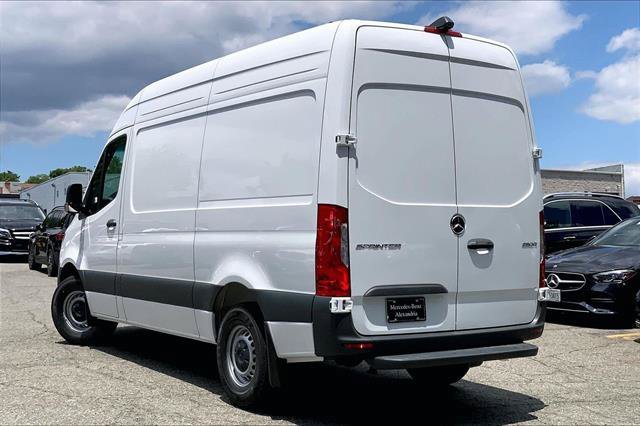 New 2026 Arctic White Mercedes-Benz Cargo 144 WB image 28