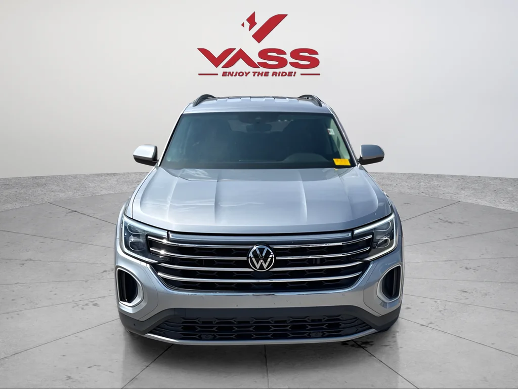 Used 2025 Silver Mist Metallic Volkswagen 2.0T SE w/Technology image 8