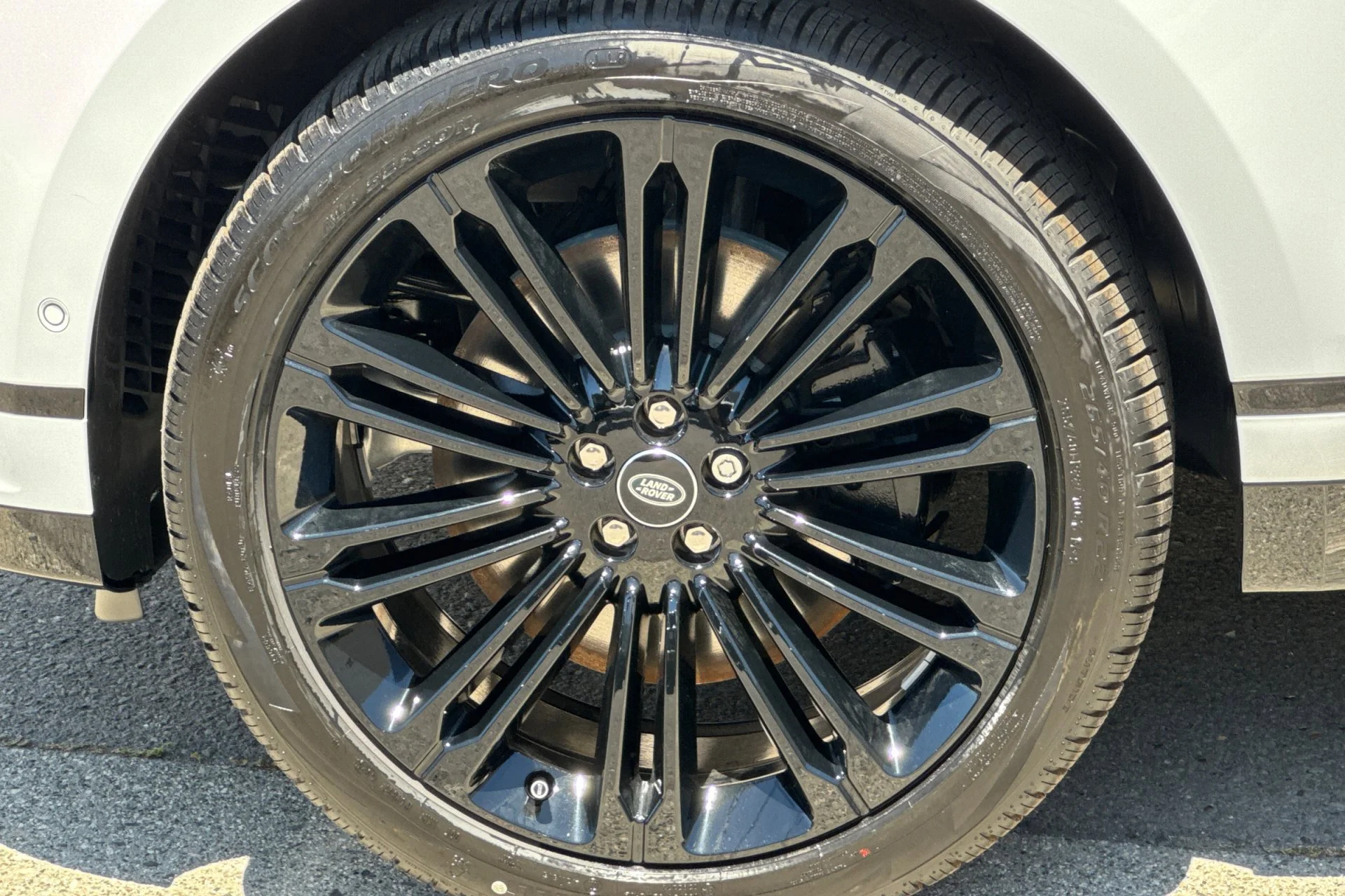 New 2026 Fuji White Land Rover Dynamic SE image 11