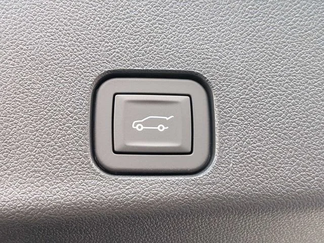 New 2026 Sterling Metallic GMC Elevation image 15