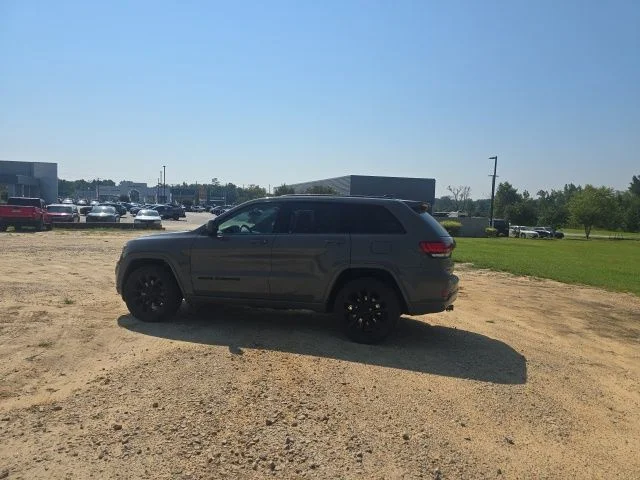 Used 2021 Gray Jeep Laredo X image 5