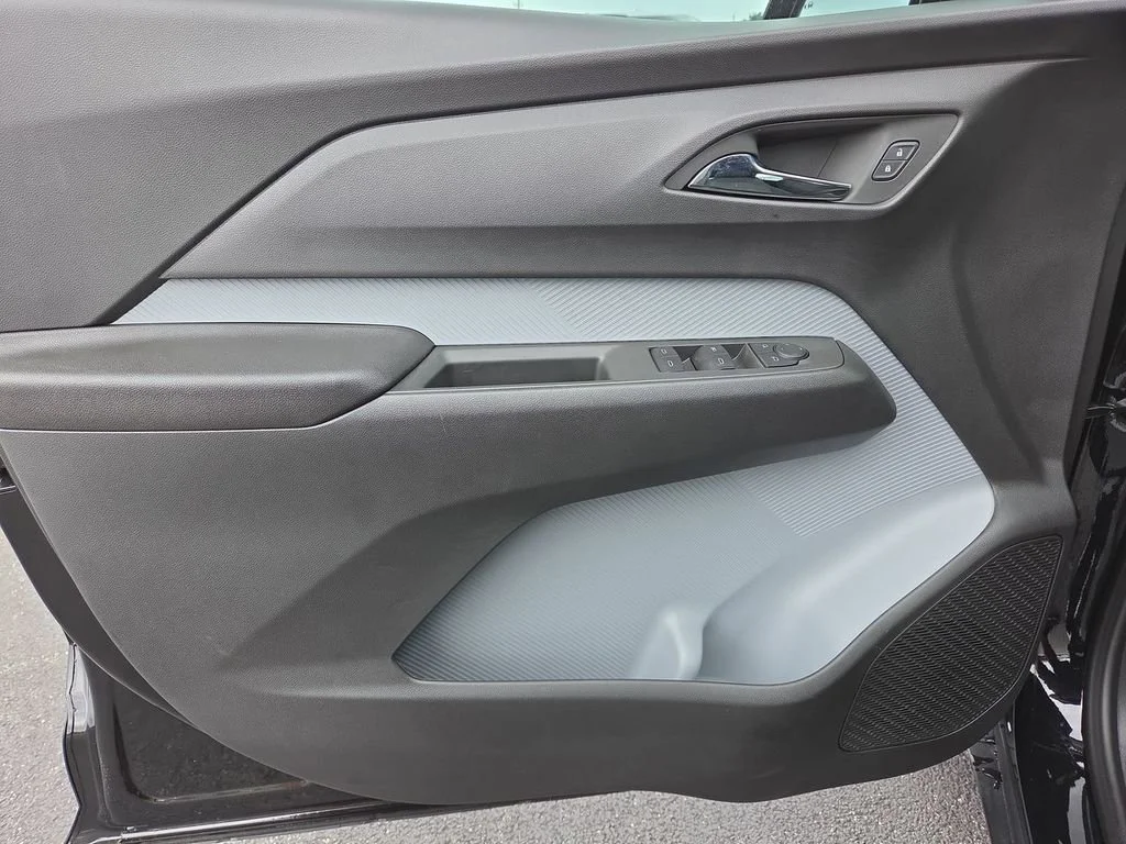 New 2027 Mosaic Black Metallic Chevrolet LT image 13