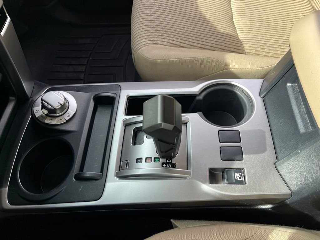 Used 2020 White Toyota SR5 image 24