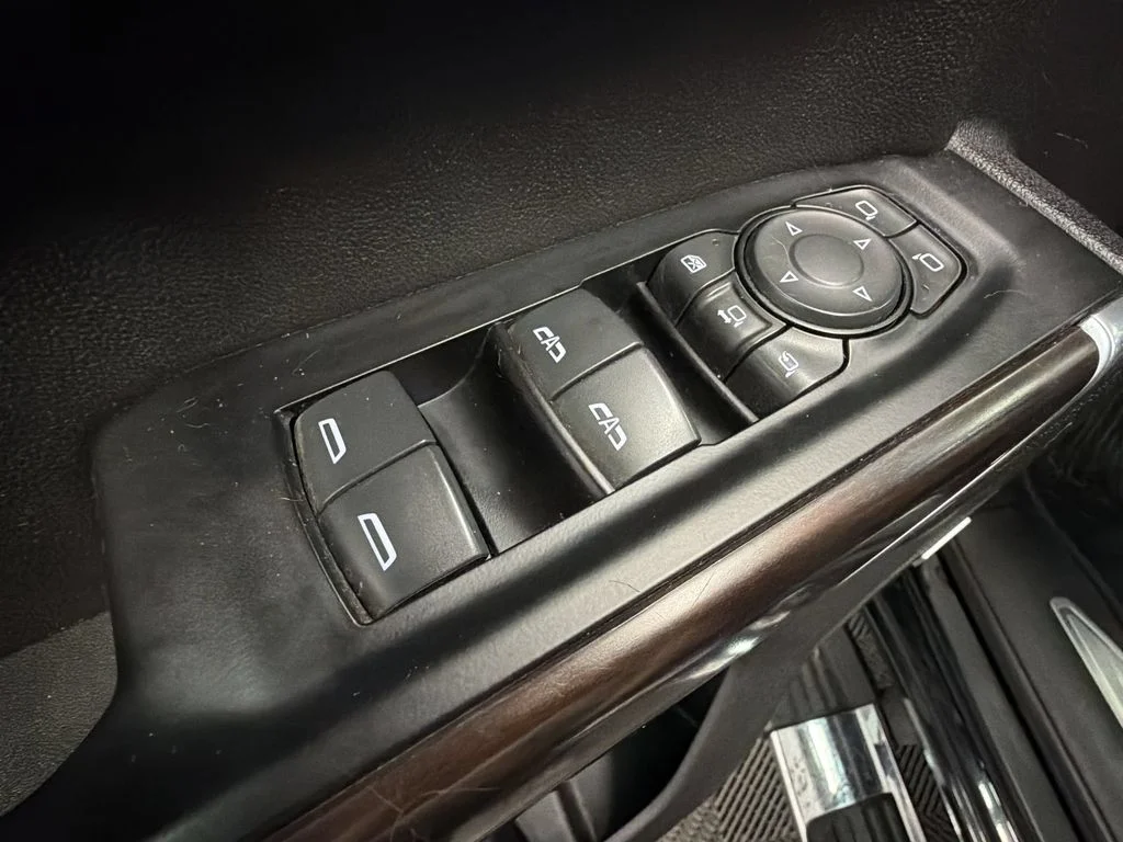 Used 2020 Onyx Black GMC SLT image 27