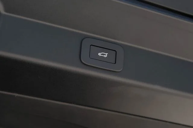 New 2026  Land Rover SE image 70