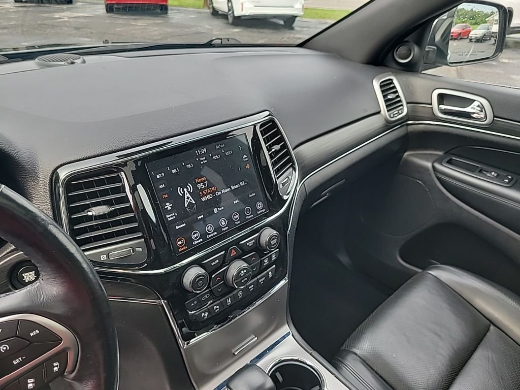 Used 2020 Diamond Black Jeep Limited image 9