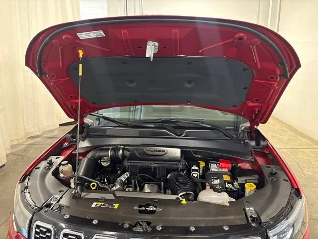Used 2024  Jeep Limited image 8