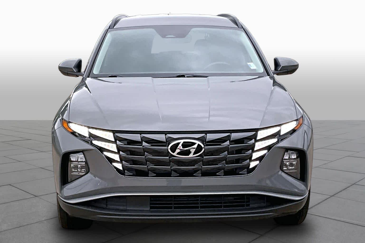 Used 2024 Hampton Gray Hyundai SEL image 4