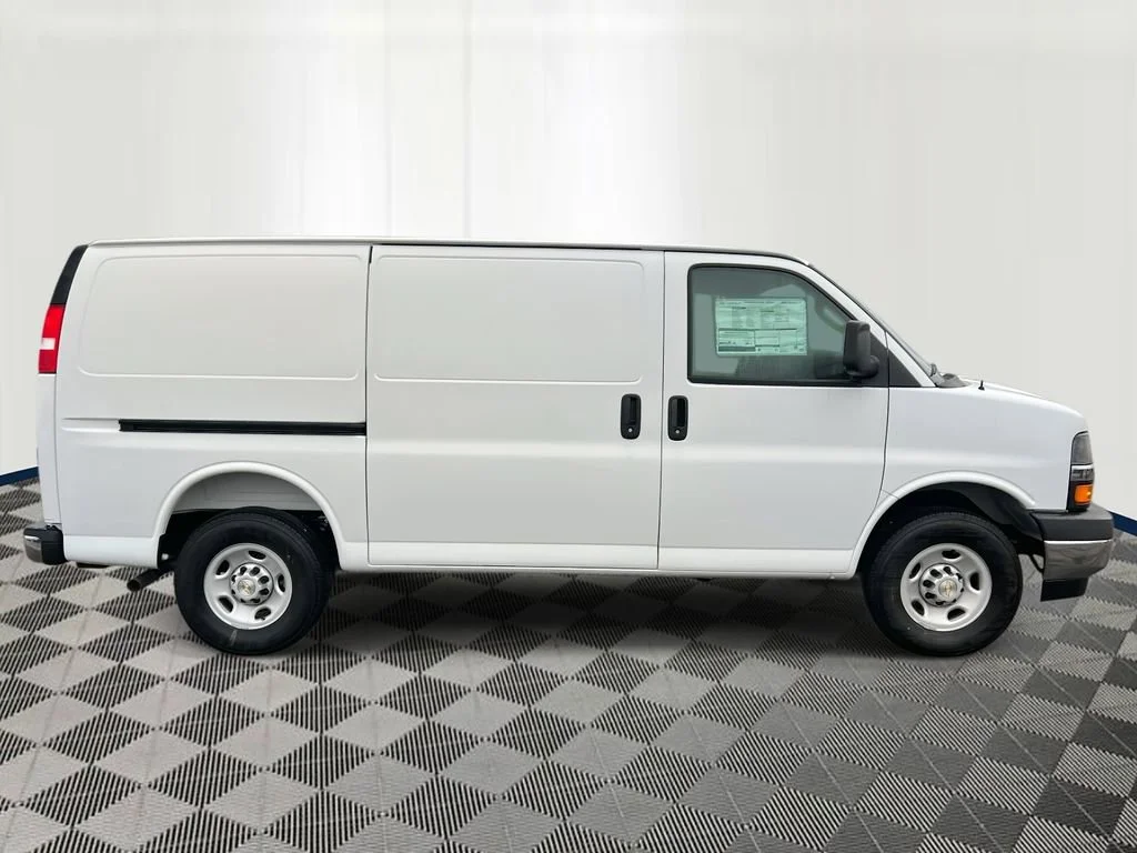 2025 Chevrolet Express Cargo Work Van - Photo 6