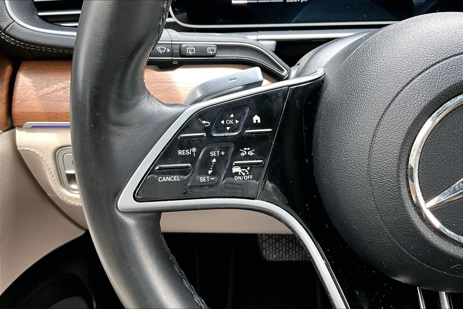 Used 2024 MANUFAKTUR Diamond White Metallic Mercedes-Benz GLE 350 image 22