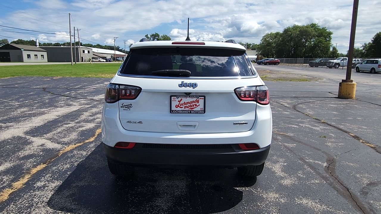 Used 2022 White Jeep Latitude Lux image 7