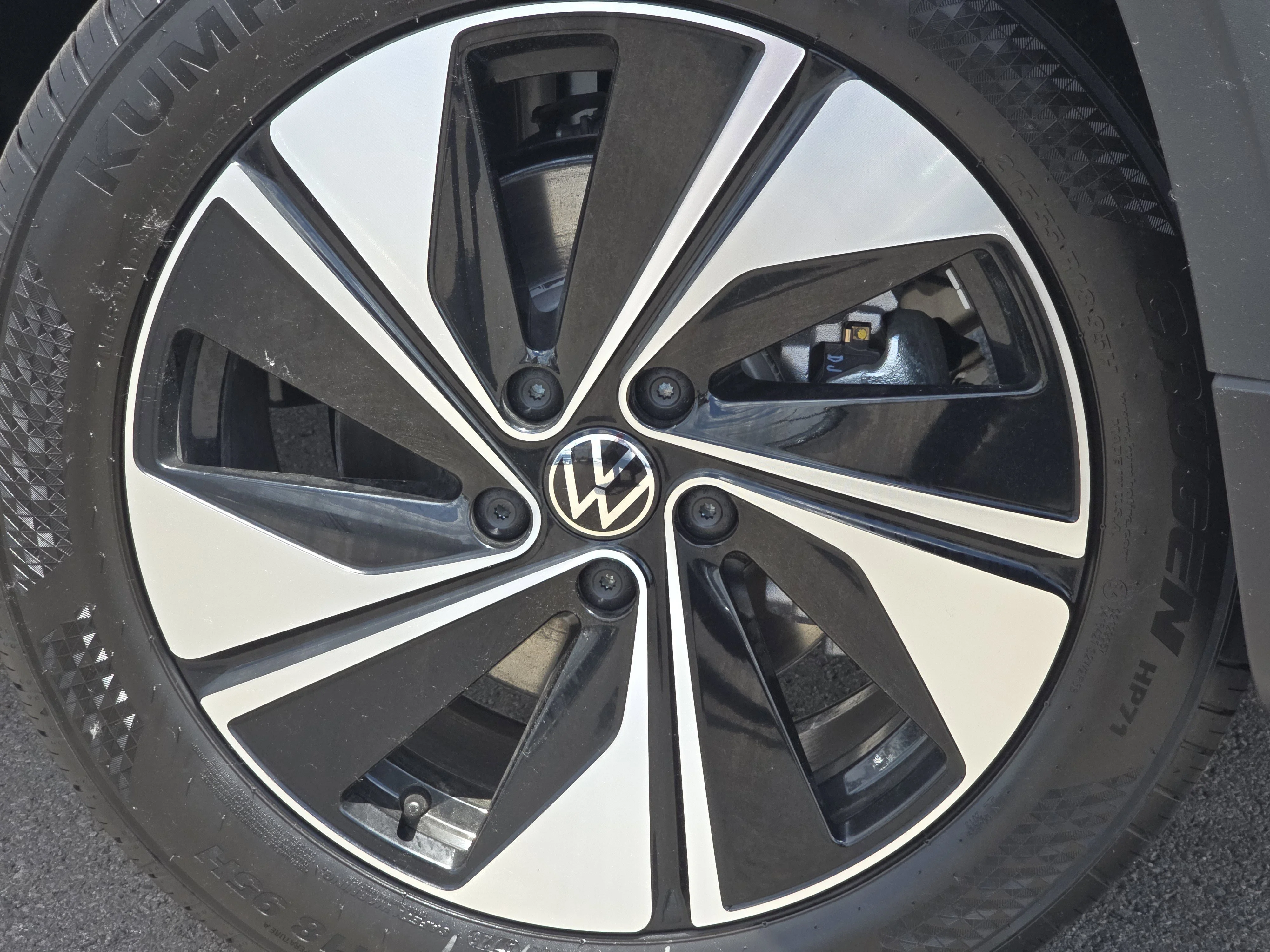 New 2026 Pure White Volkswagen SE image 14