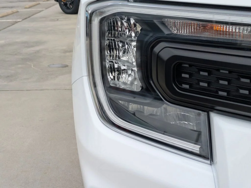 New 2026 Oxford White Ford XL image 9