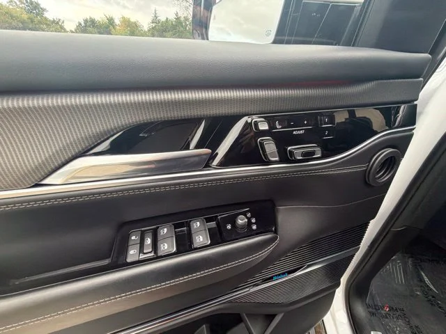 Used 2022 White Jeep Series II image 20