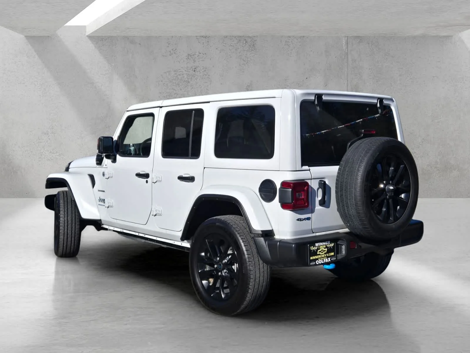 Used 2024  Jeep Sahara image 6