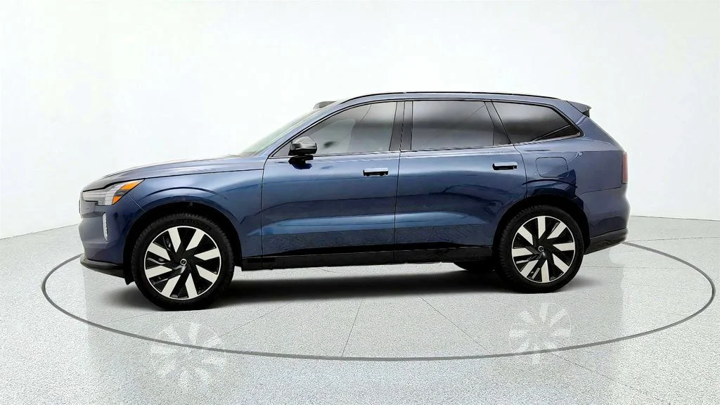 Used 2025 Denim Blue Metallic Volvo Twin Motor Plus 7-Seater w/ Tow Bar Hitch image 8