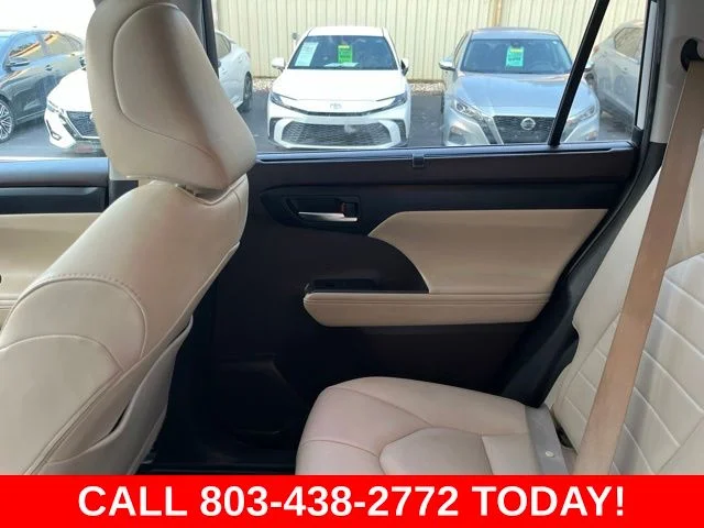 Used 2020 White Toyota XLE image 14
