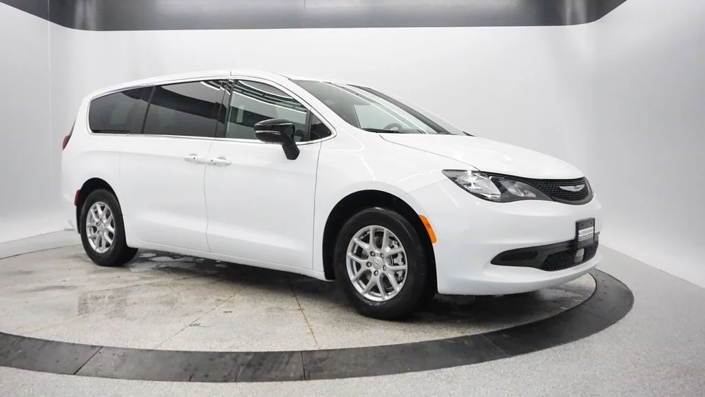 New 2026 Bright White Clear-Coat Exterior Paint Chrysler LX image 13