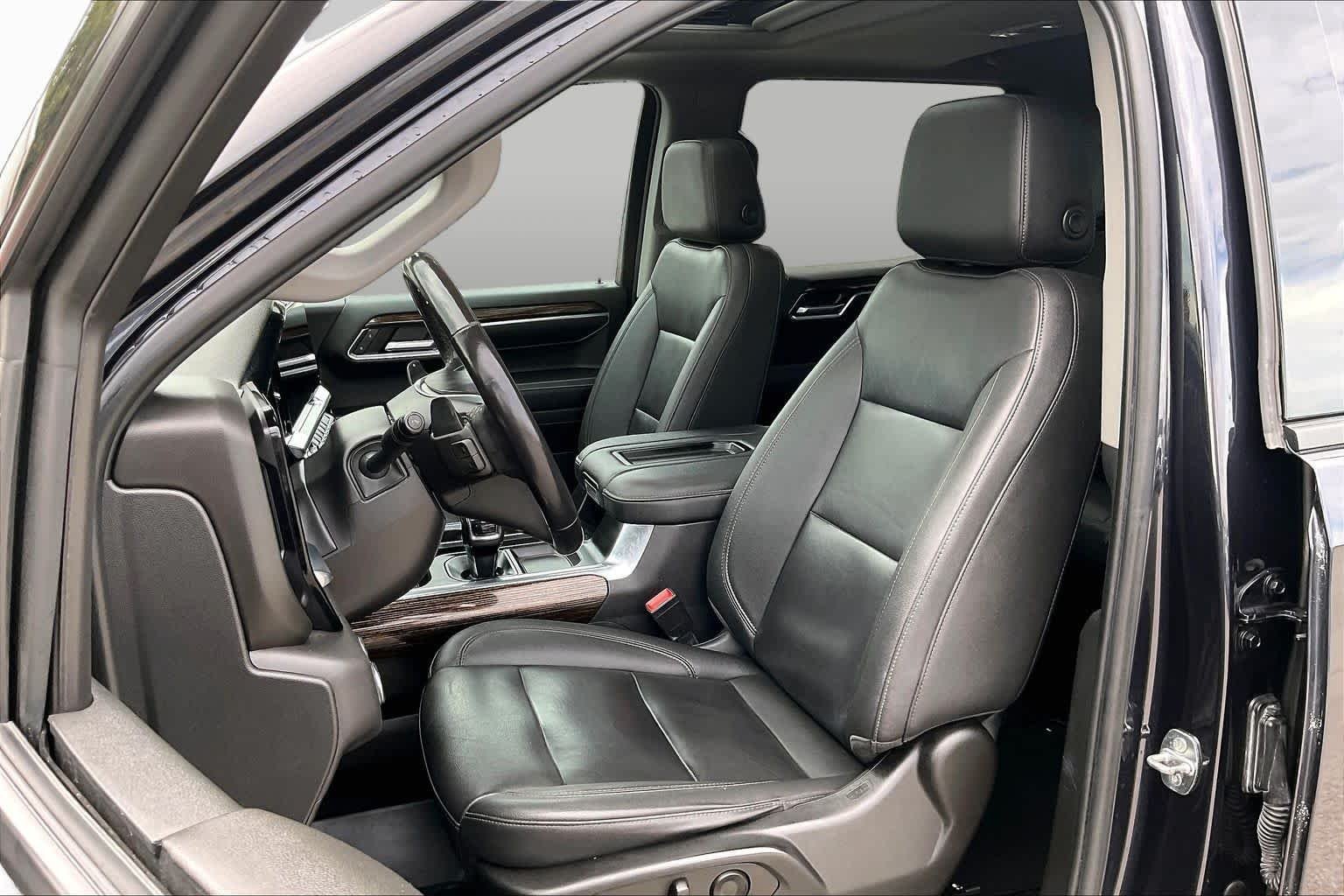 Used 2022 Titanium Rush Metallic GMC Elevation image 8