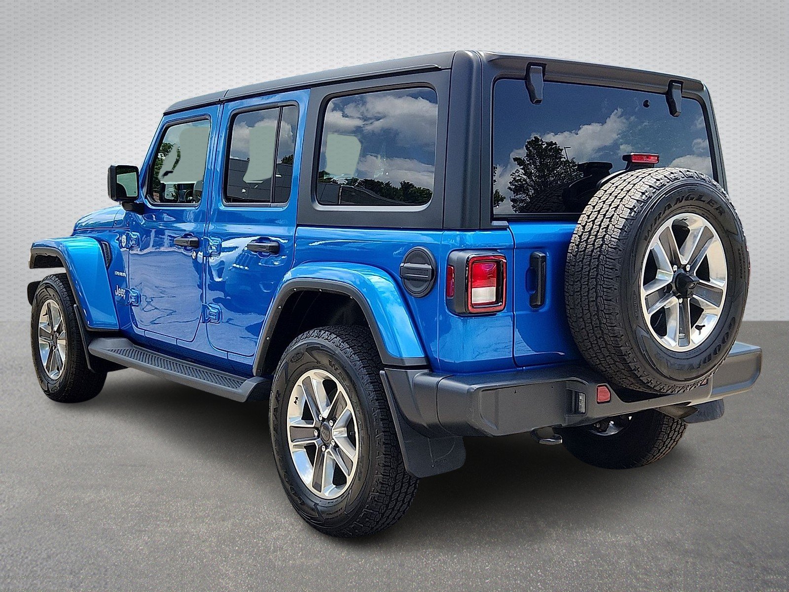 Used 2022 Hydro Blue Pearlcoat - PBJ Jeep Sahara 4x4 image 4