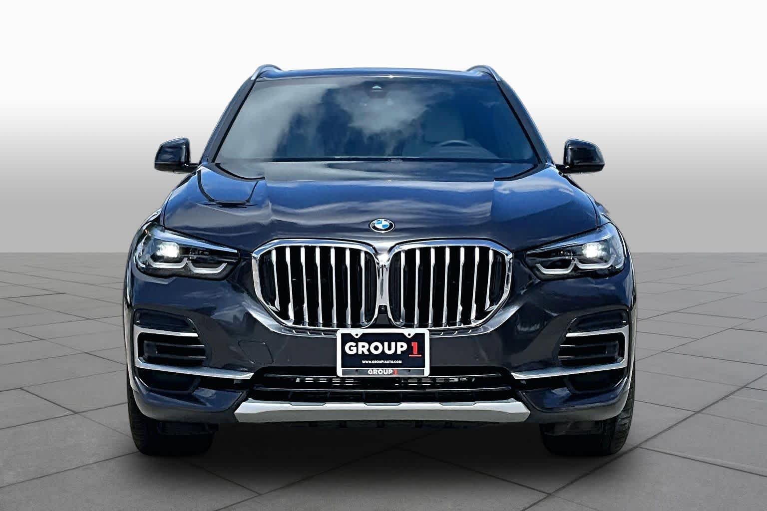 Used 2023 Dark Graphite Metallic BMW sDrive40i image 4
