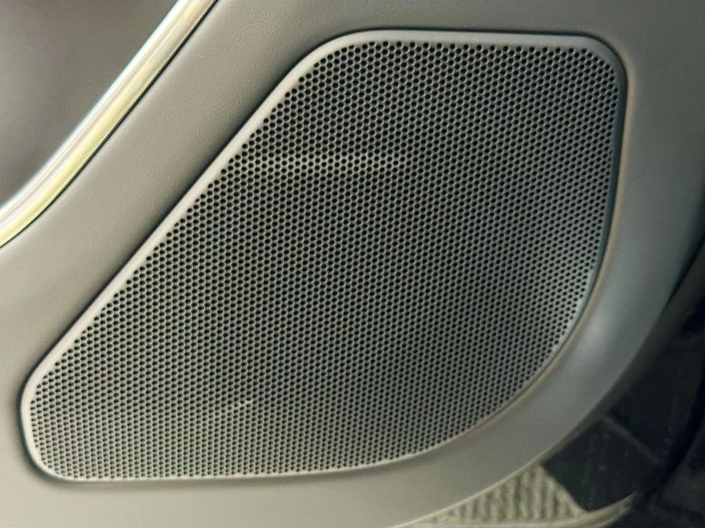 New 2026 Santorini Black Land Rover SE 7 Seats image 19
