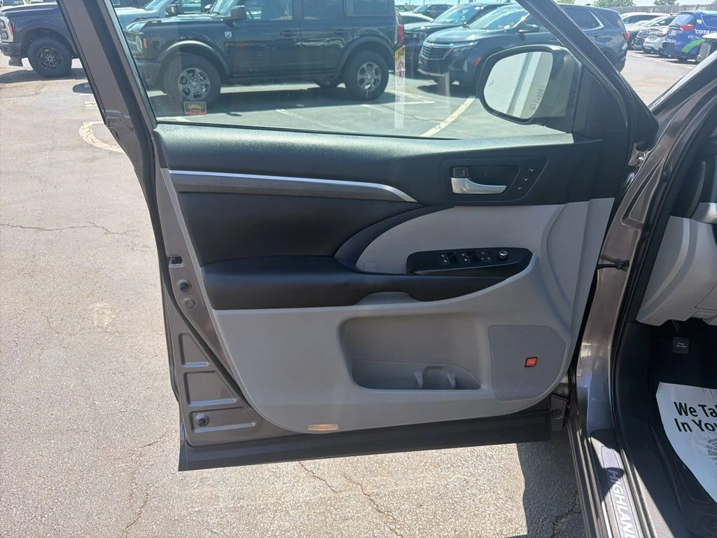Used 2018 Gray Toyota Limited image 19