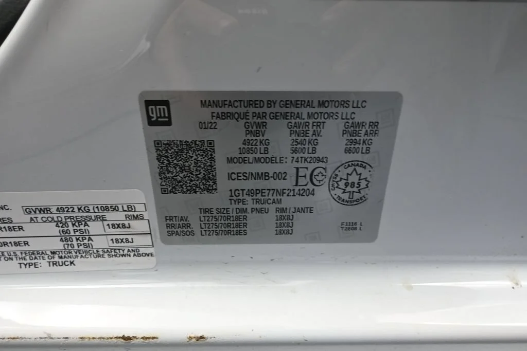 Used 2022 White GMC AT4 image 42