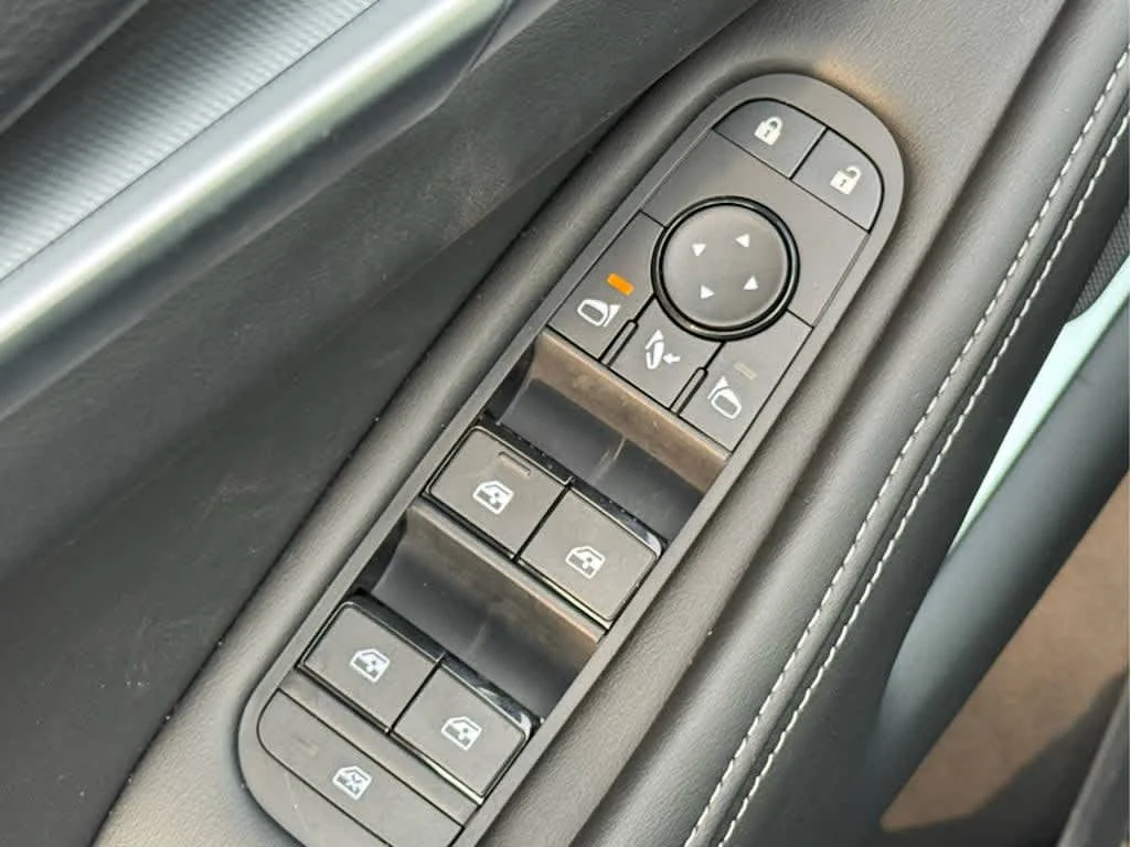 New 2027 HARBOR GRAY INFINITI Luxe FWD image 15
