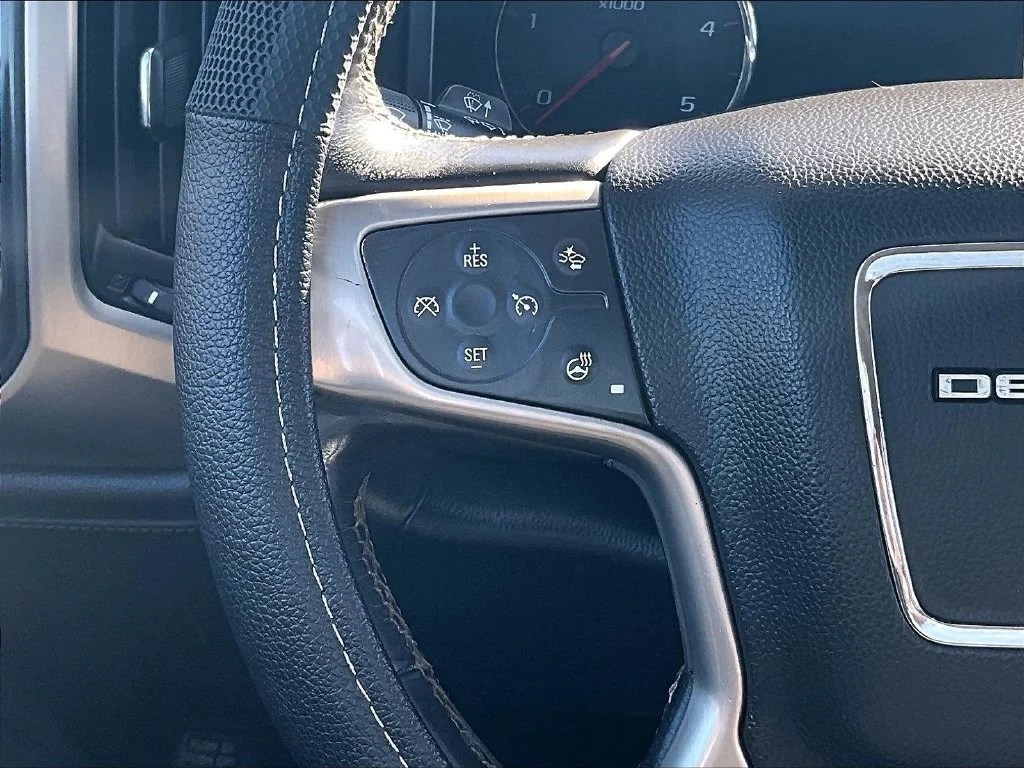 Used 2015 White GMC Denali image 17