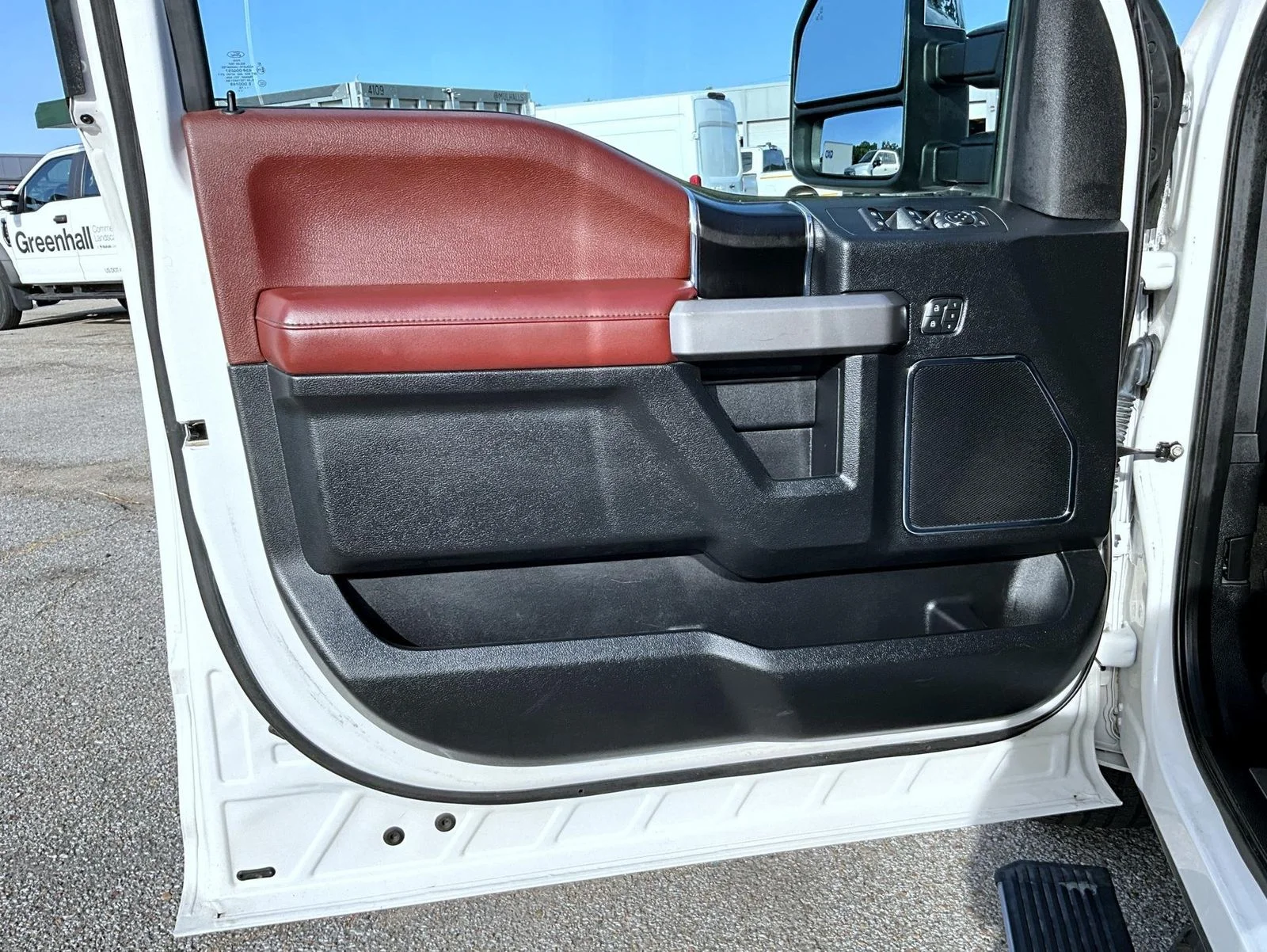 Used 2018 White Ford Platinum image 13