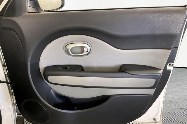 Used 2015 White Kia Plus image 15