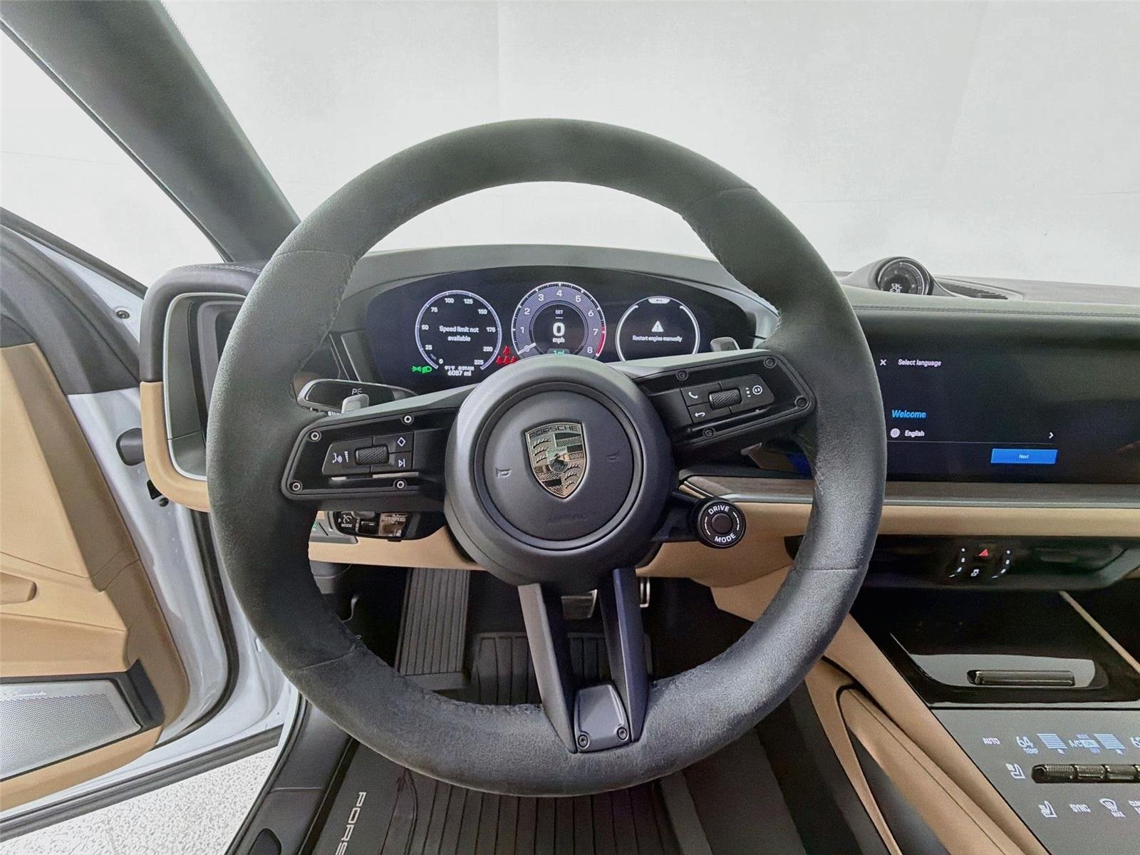 Certified Used 2025 Carrara White Metallic Porsche Turbo E-Hybrid Coupé image 20