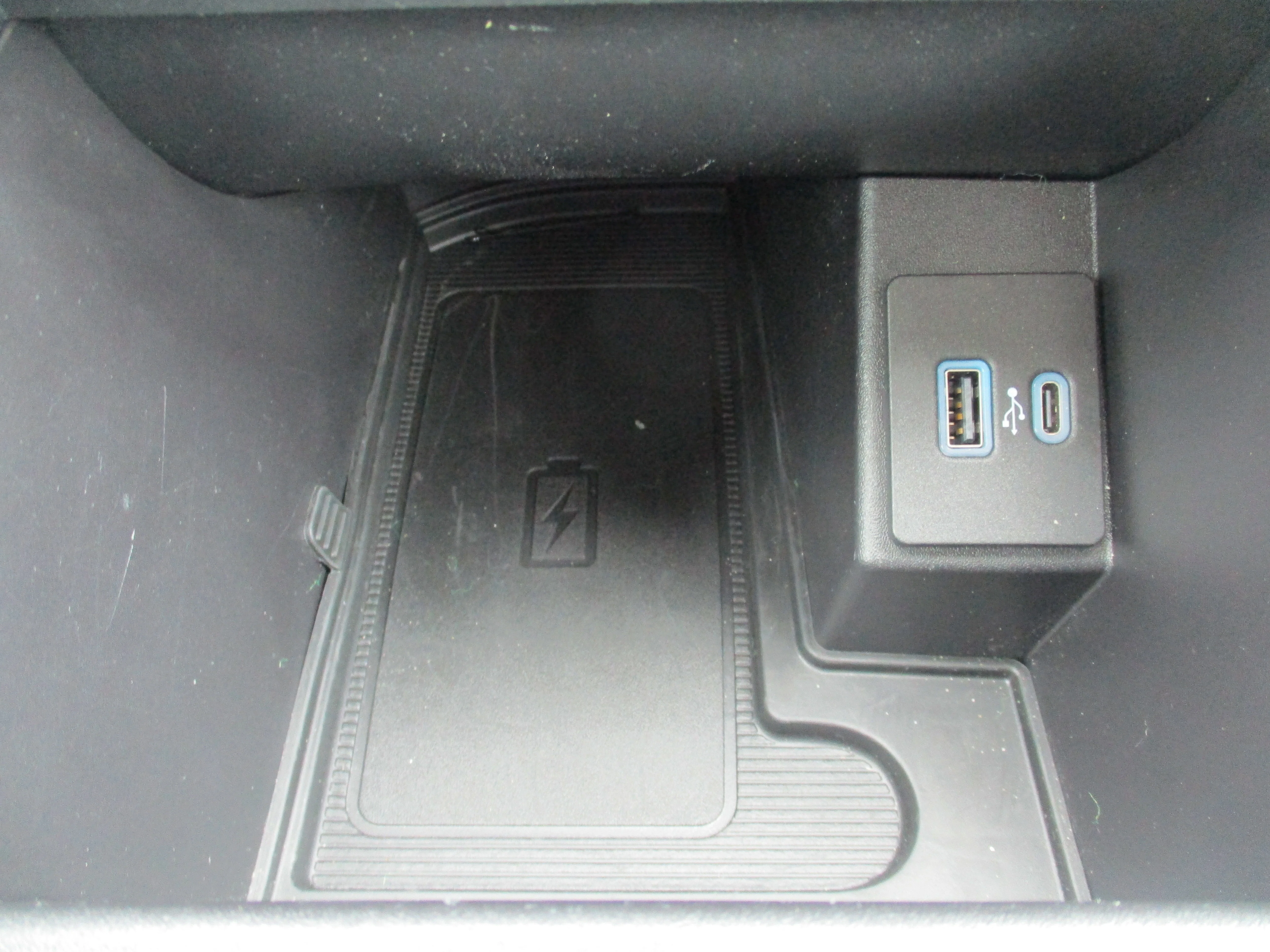 Used 2023 Agate Black Metallic Ford SEL image 16