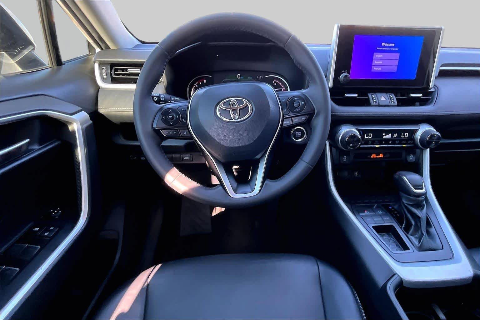 Used 2023 Wind Chill Pearl Toyota XLE Premium image 6
