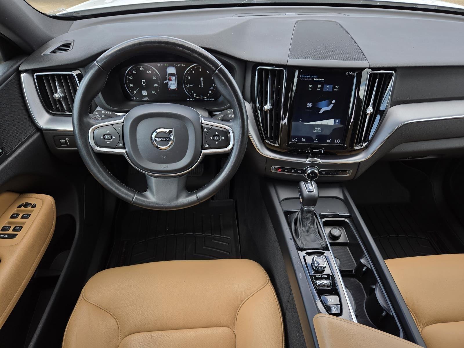 Used 2020 Ice White Volvo Momentum image 34