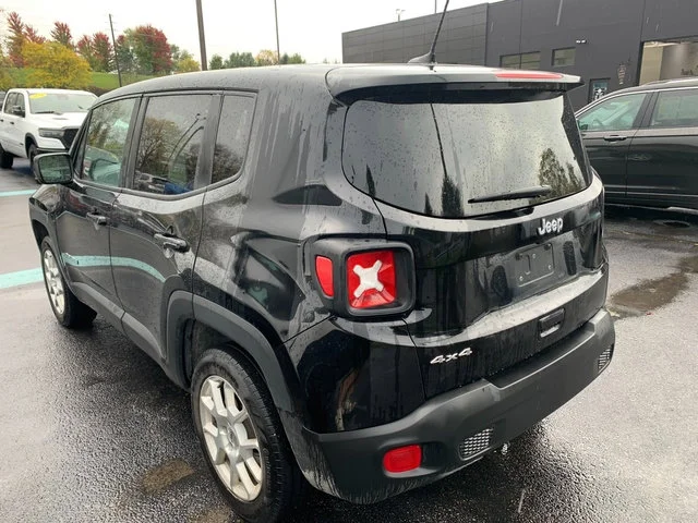 Used 2023 Black Jeep Latitude image 2