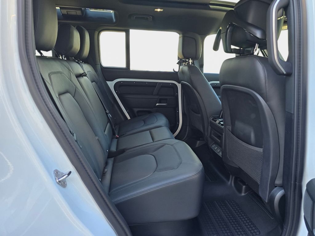 New 2026 Fuji White LAND ROVER X-Dynamic SE image 11