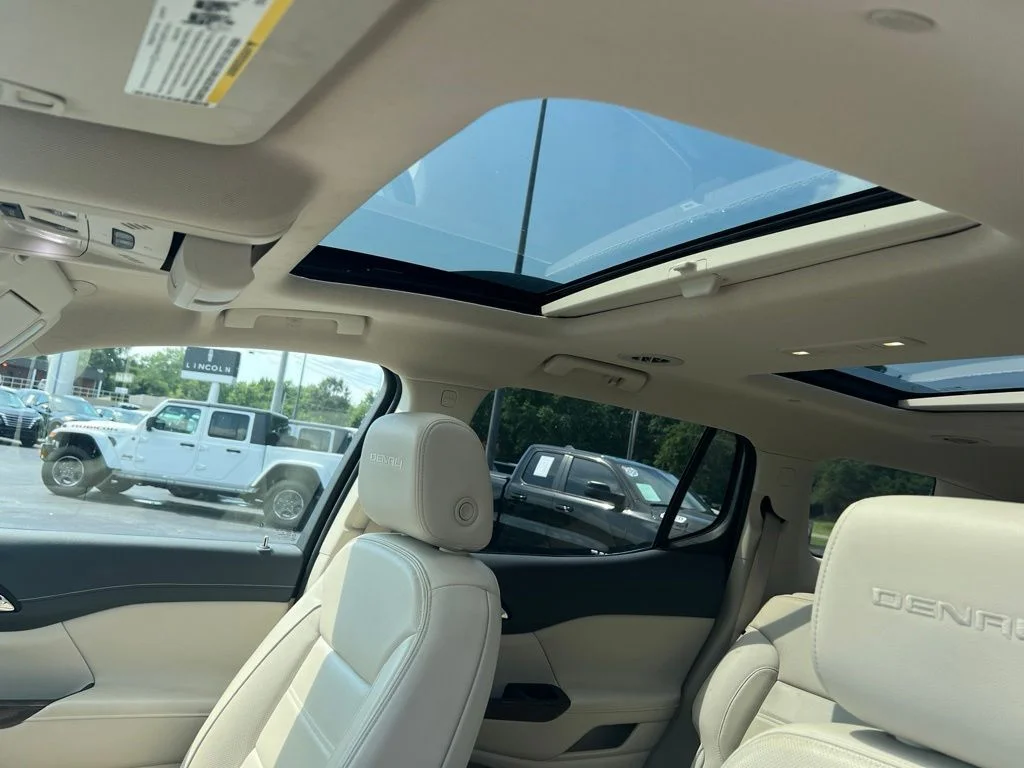 Used 2020 White Frost Tri-Coat GMC Denali image 9