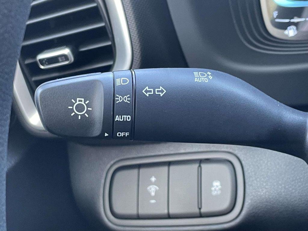 New 2026 White Hyundai SE image 21