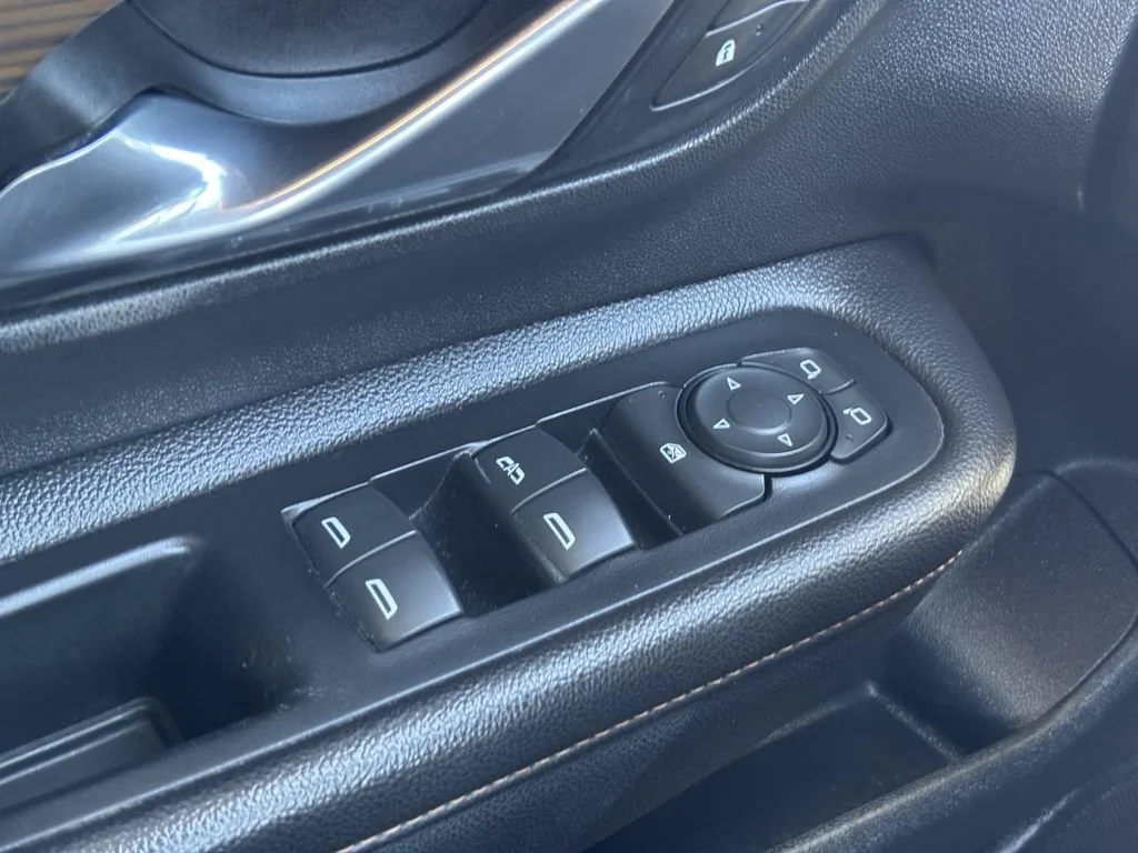 Used 2019 EBONY TWILIGHT METALLIC GMC SLE image 31