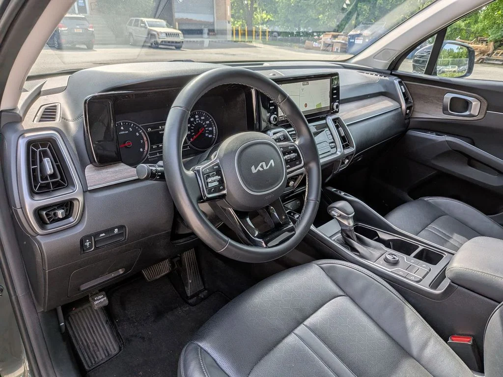 Used 2022 Green Kia S image 13